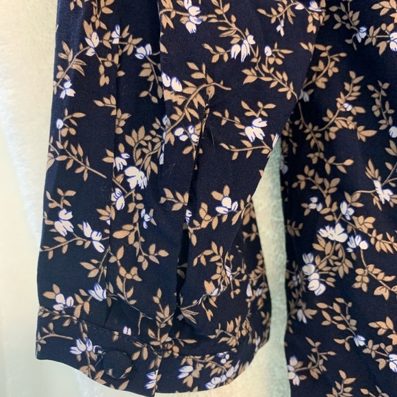 Pleated top NEW Stitch Fix - Picture 4 of 5